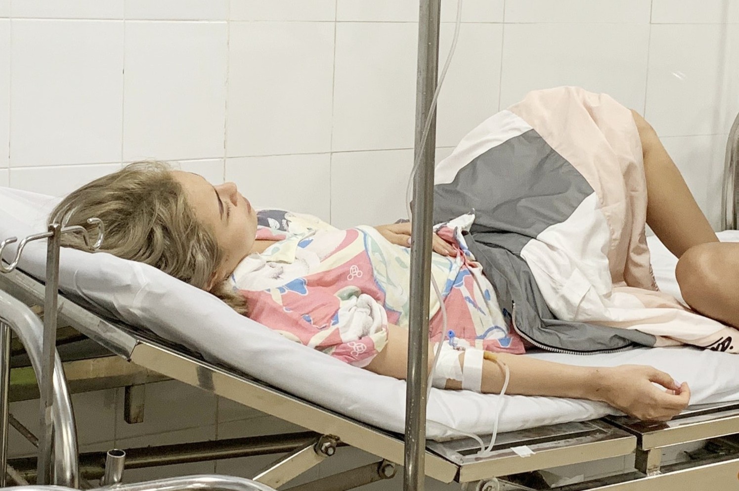 Thai Trinh noi duoc resort 5 sao Phu Quoc xin loi sau su co ngo doc hinh anh