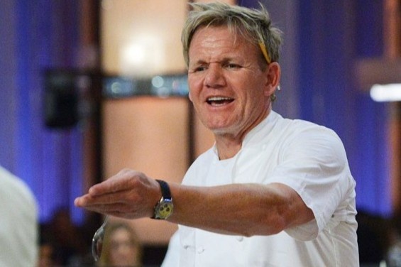 Vlogger chau A khen mon com chien cua vua dau bep Gordon Ramsay hinh anh