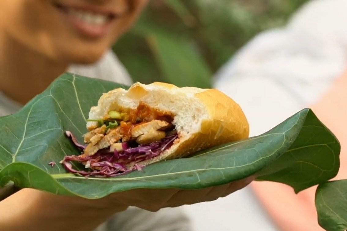 Banh mi ga kep bo de lam hinh anh