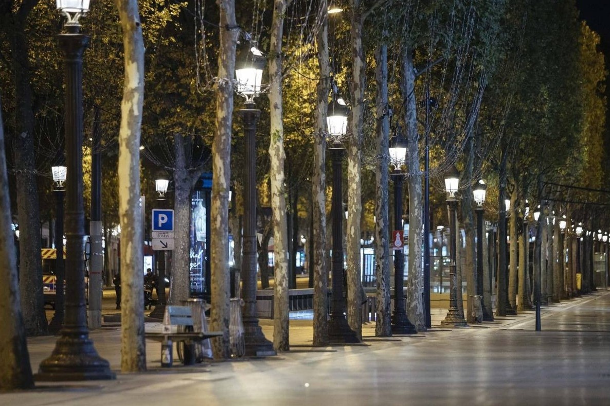 Kinh do anh sang vang ve sau 21h hinh anh