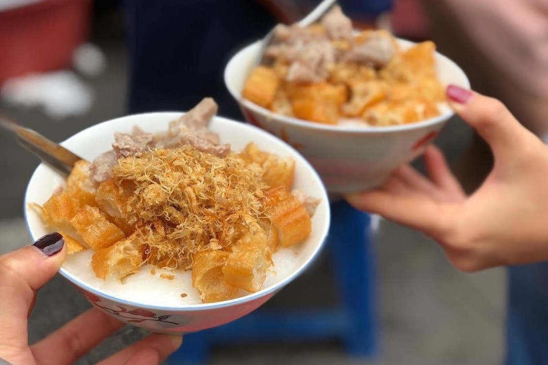 Nham nhi chao nong trong ngay dong o Ha Noi hinh anh