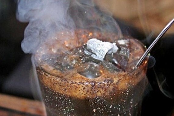 Mon ca phe duoc uong cung than nong hinh anh