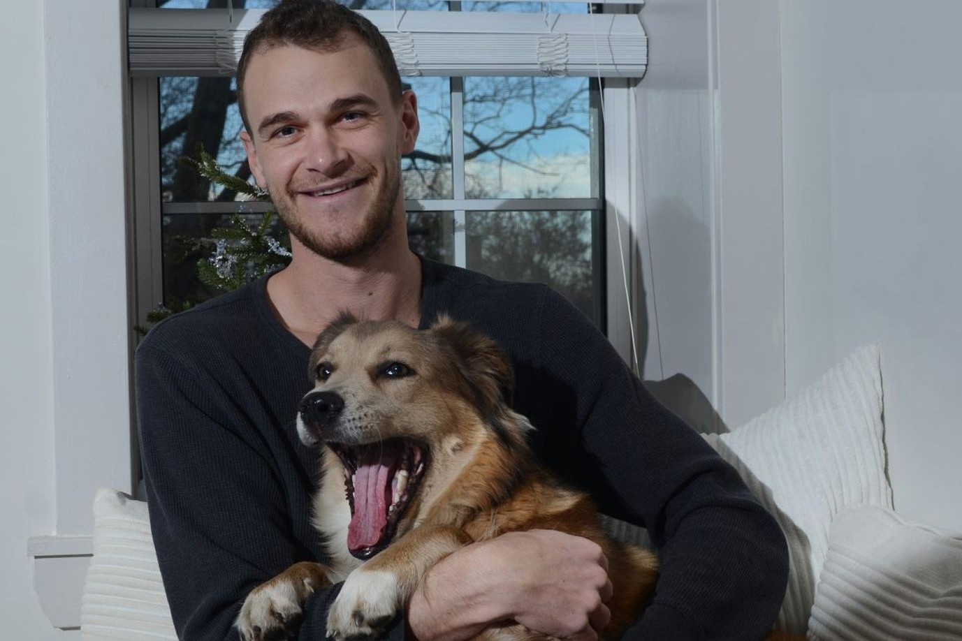 Nguoi dan ong muon di bo vong quanh the gioi truoc khi chet hinh anh