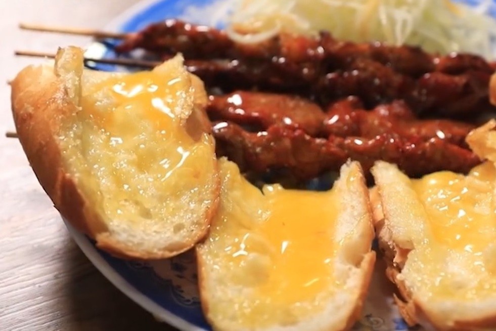 Mon banh mi bo kem thit nuong o TP.HCM hinh anh