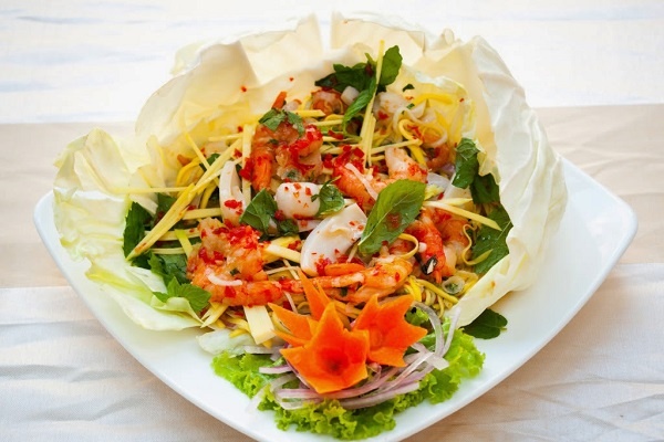 Thu salad xoai hai san o Cam Ranh hinh anh