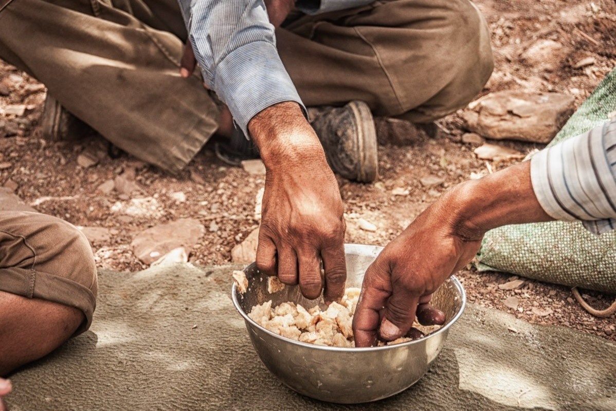 Nhung nguoi thich ngoi dat, an boc hinh anh