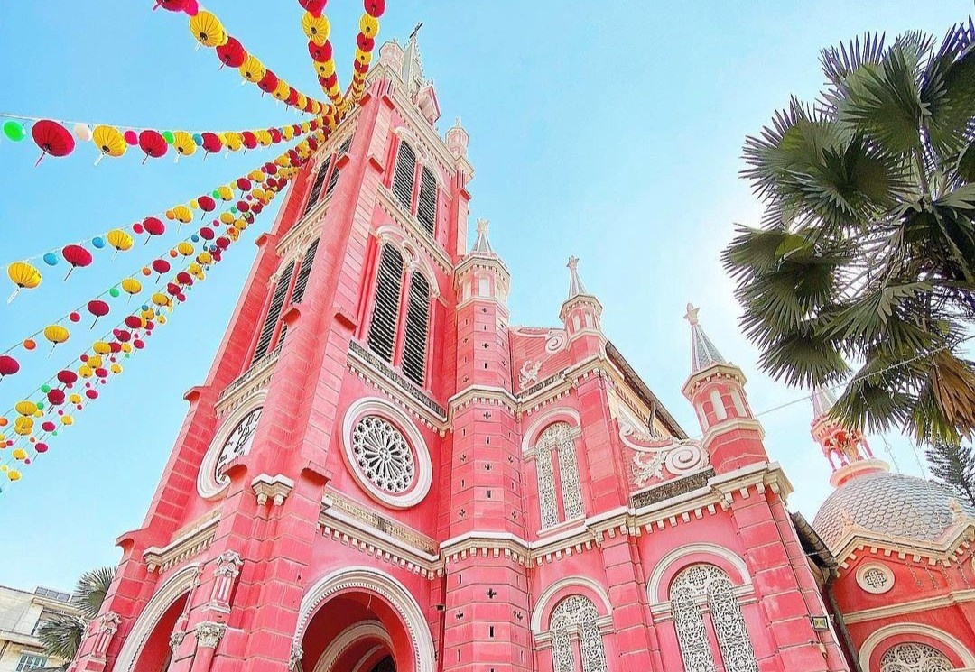 3 nha tho tram tuoi hut khach check-in khi toi TP.HCM hinh anh
