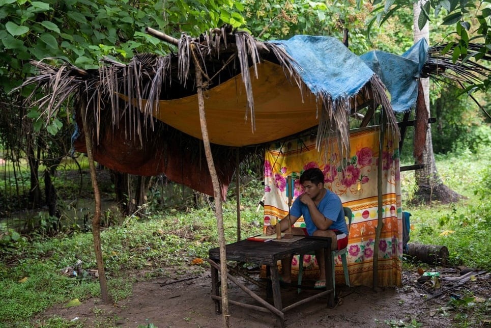 Tre em ngheo o Philippines don song Internet hoc truc tuyen hinh anh