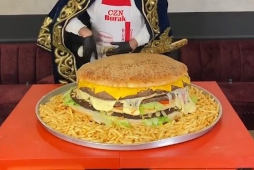 Dau bep lam burger khong lo hut hon 10 trieu luot xem hinh anh