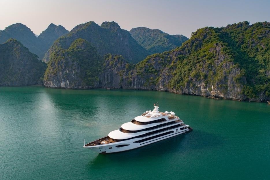 Phuong an nao cho khach dat du thuyen Ha Long dip Tet? hinh anh