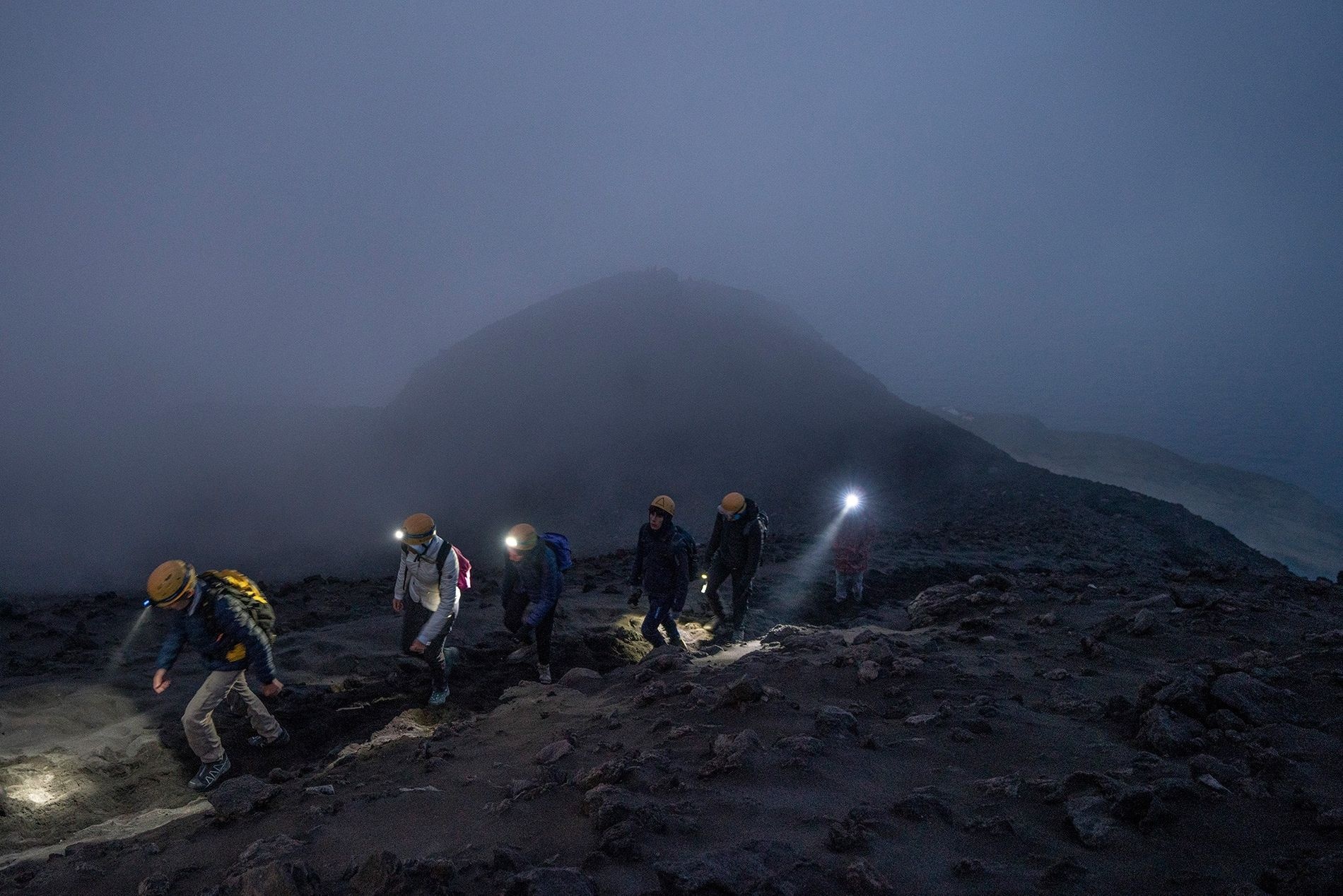 nui lua phun trao anh 4