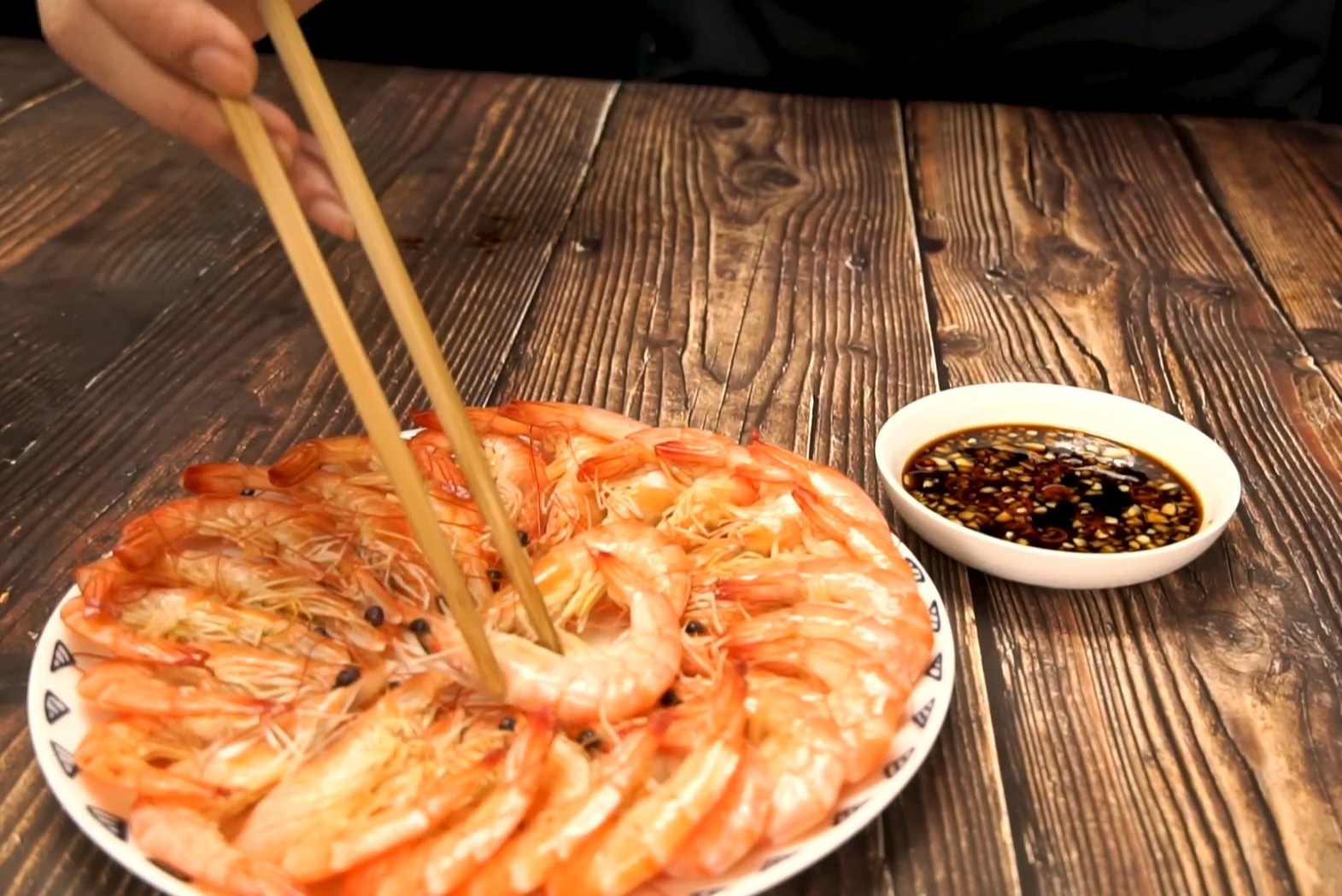 Tom hap cham xi dau ot toi hinh anh