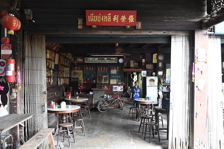 Quan ca phe 114 nam khong doi gia hinh anh