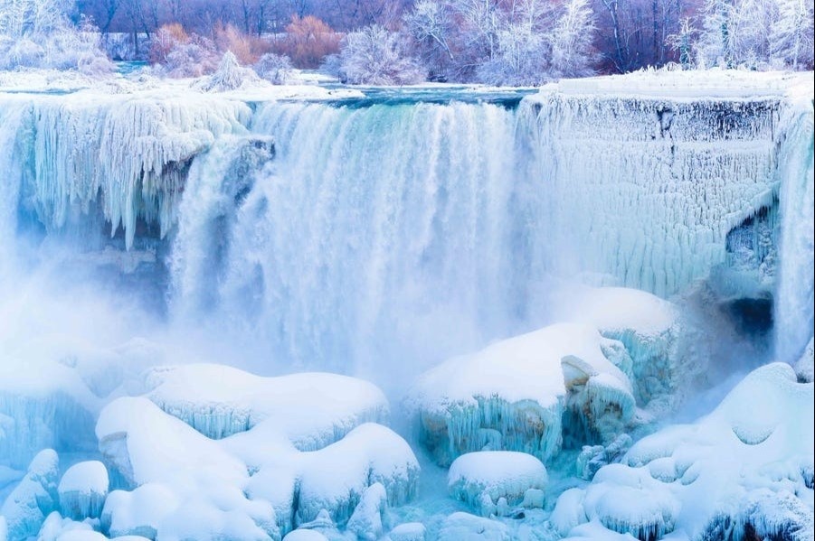 Ve dep cua thac nuoc lon nhat Bac My trong bang tuyet hinh anh