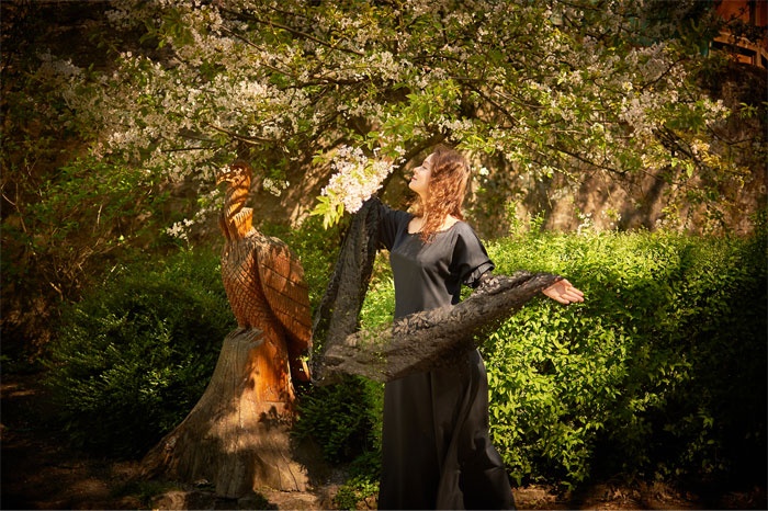 Co gai song trong lau dai 500 nam tuoi hinh anh