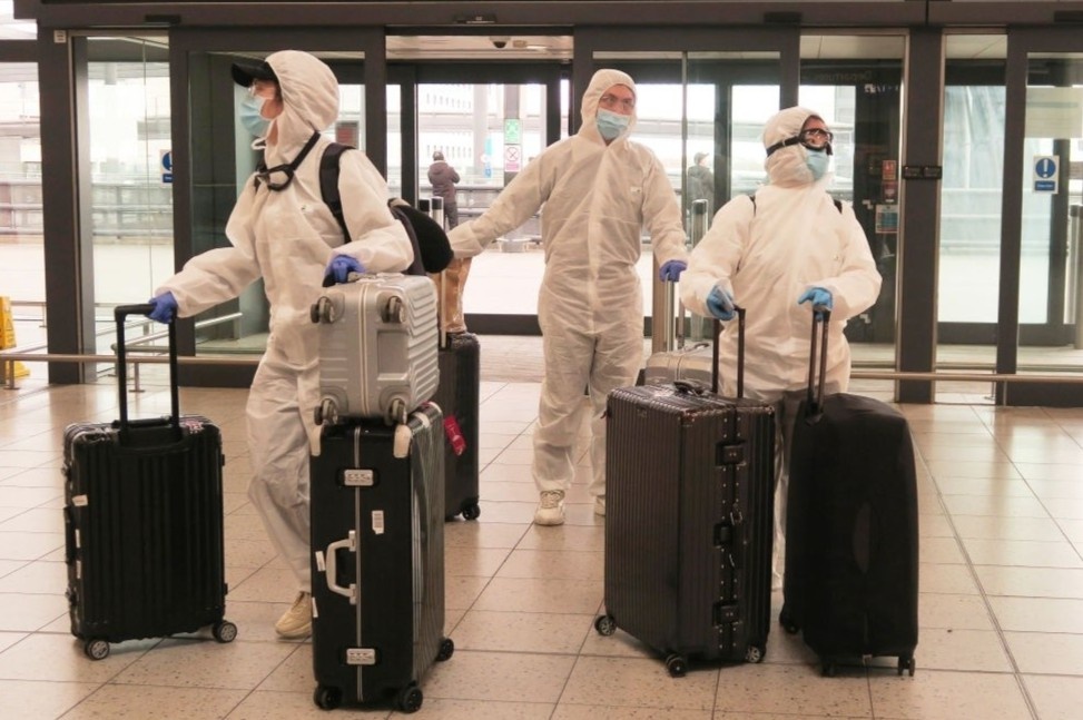 Song qua mua dich nho dua chuyen gia nuoc ngoai vao Viet Nam hinh anh