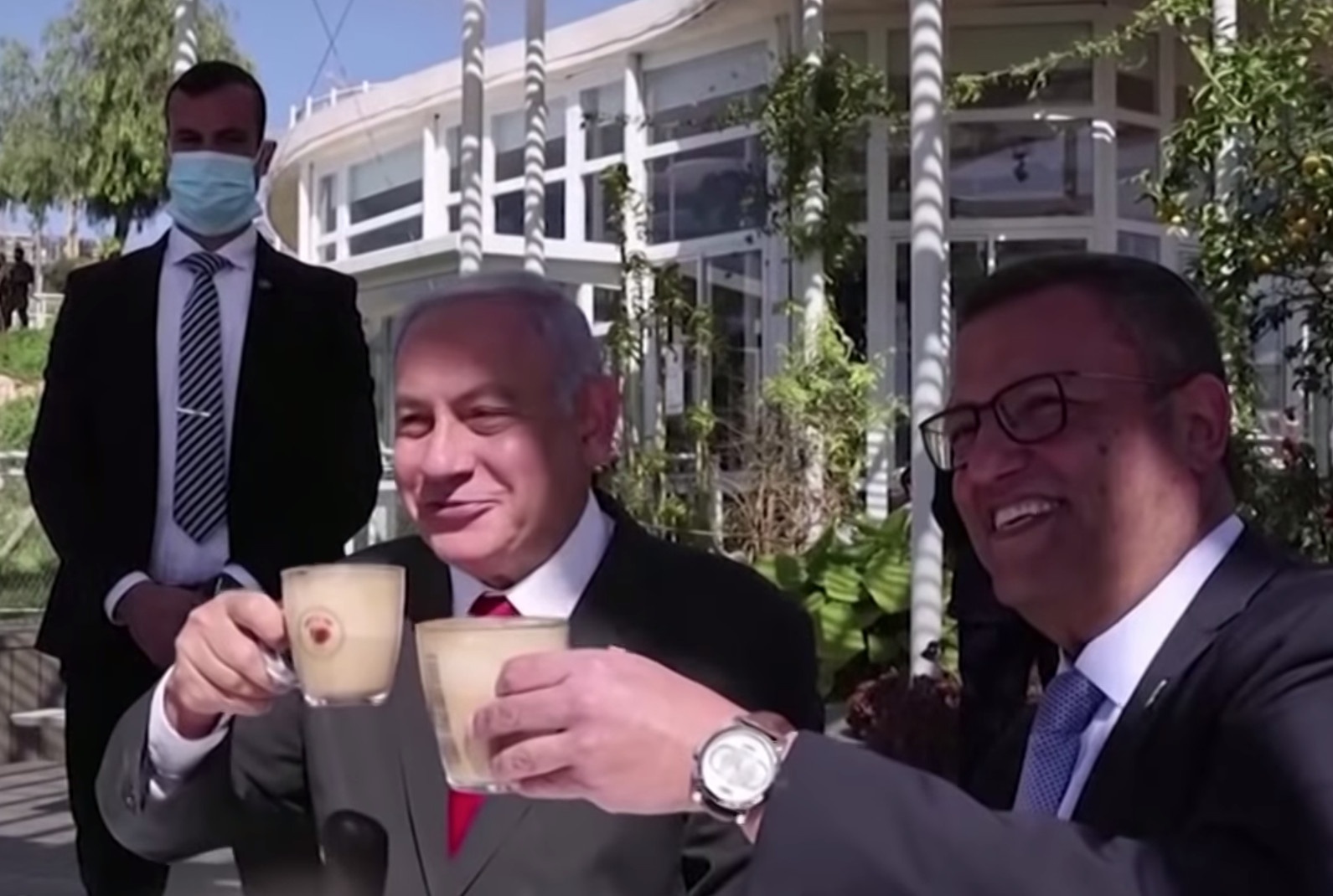 Nha hang, khach san Israel tro lai sau khi co vaccine Covid-19 hinh anh