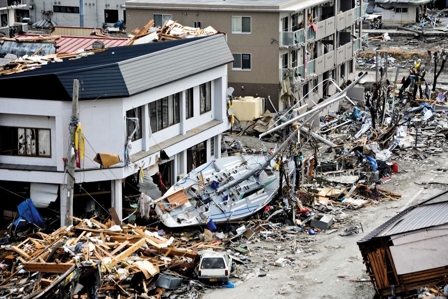 Chuyen xe nguoc dong 10 nam sau tham hoa song than hinh anh