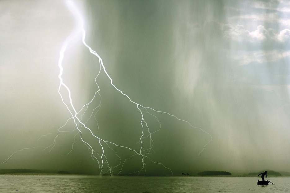 Bao set o Viet Nam noi bat trong loat anh thoi tiet dep hinh anh