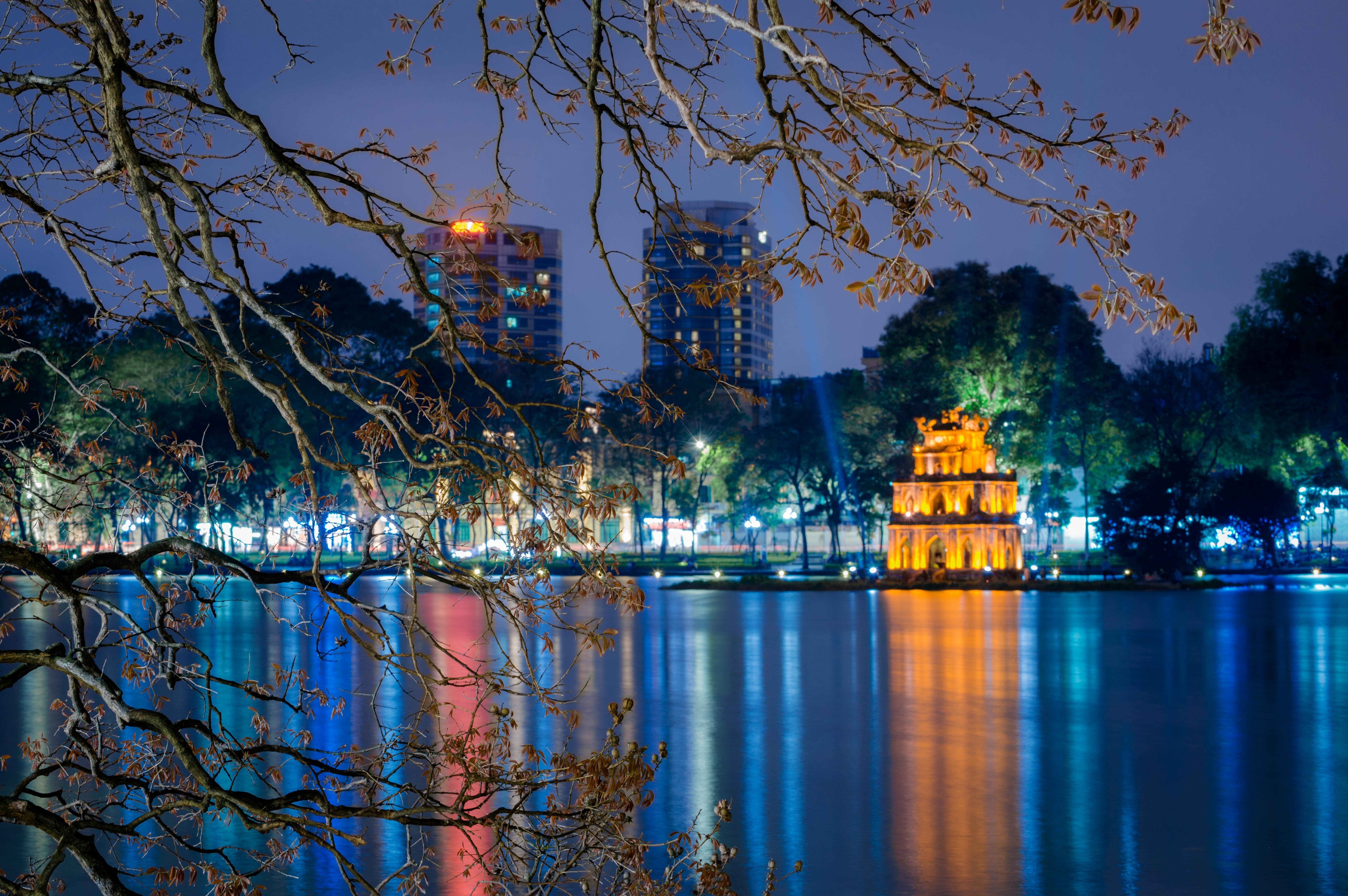 Ha Noi yen tinh duoi nhung anh den khi mat troi vua tat hinh anh