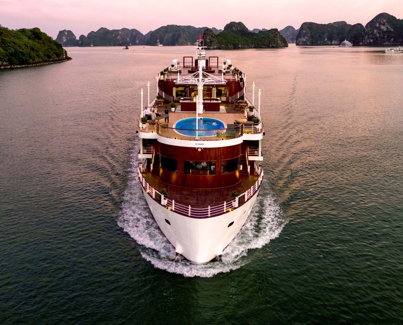 du thuyen 5 sao ha long anh 3