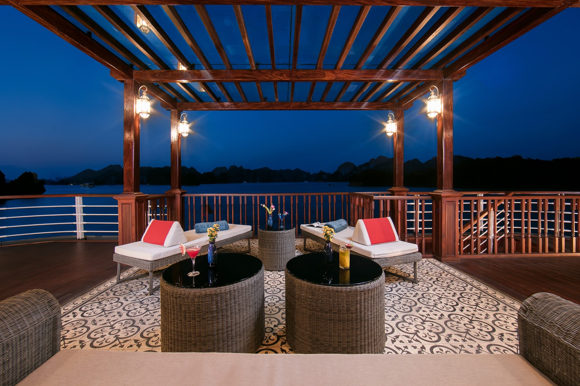 du thuyen 5 sao ha long anh 4