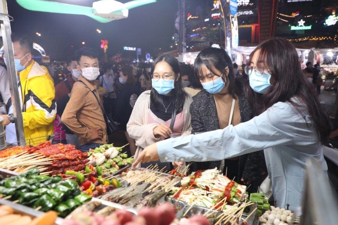 Da Lat phat hon 400 trieu dong voi nguoi khong deo khau trang hinh anh