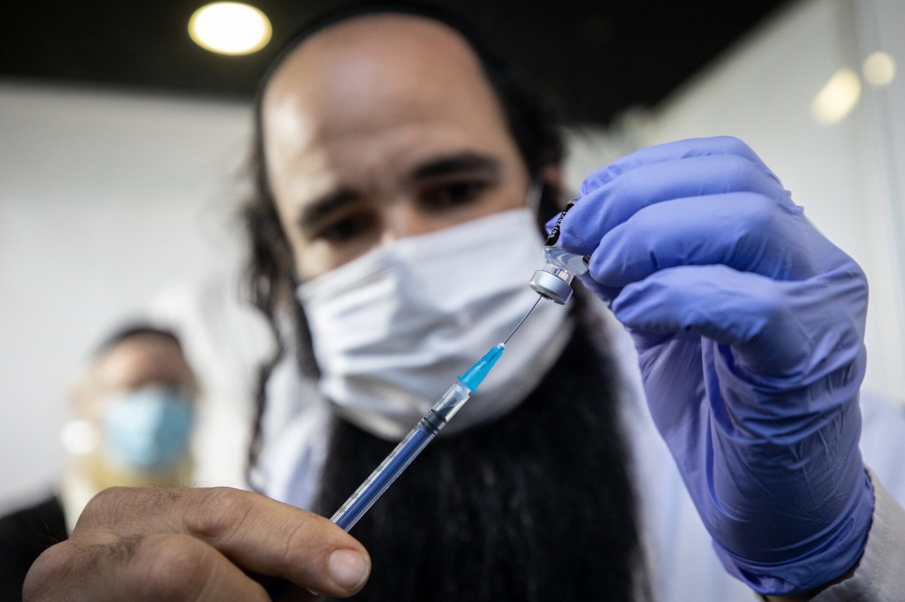 Xung dot dao duc va dac quyen cua ho chieu vaccine hinh anh