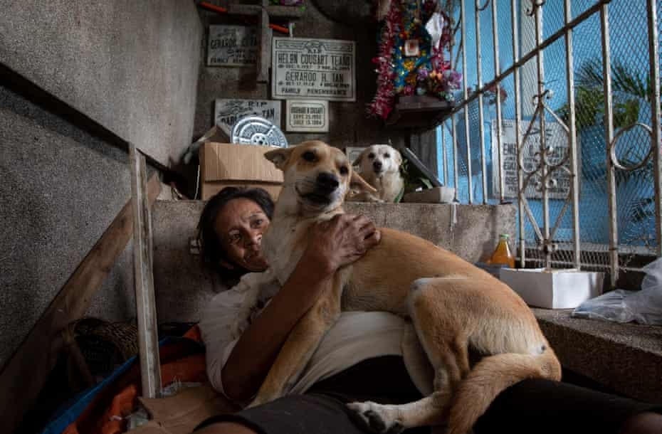 song trong nghia trang anh 9