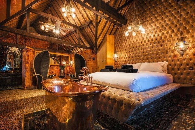 khach san dat nhat anh 1