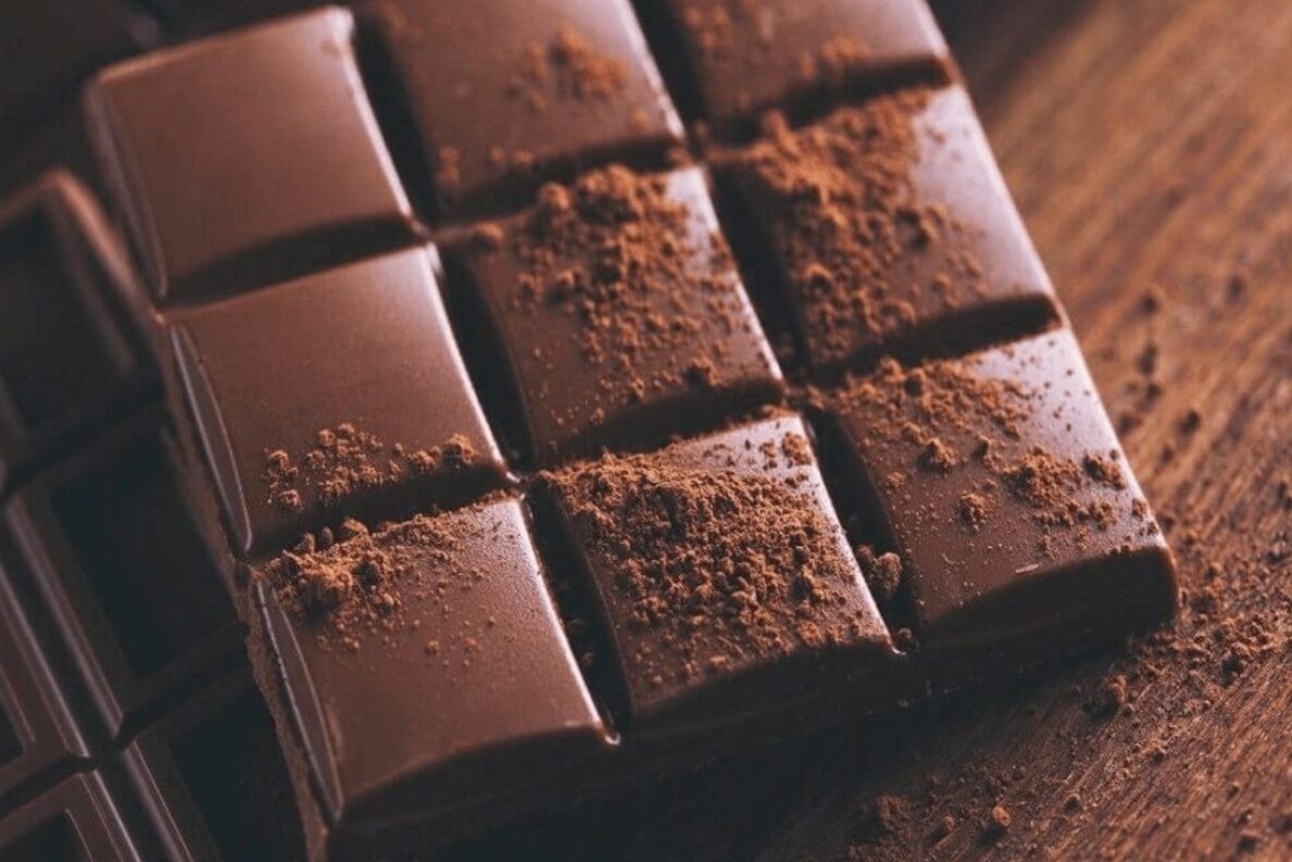 Vi sao khach san dat chocolate len goi? hinh anh