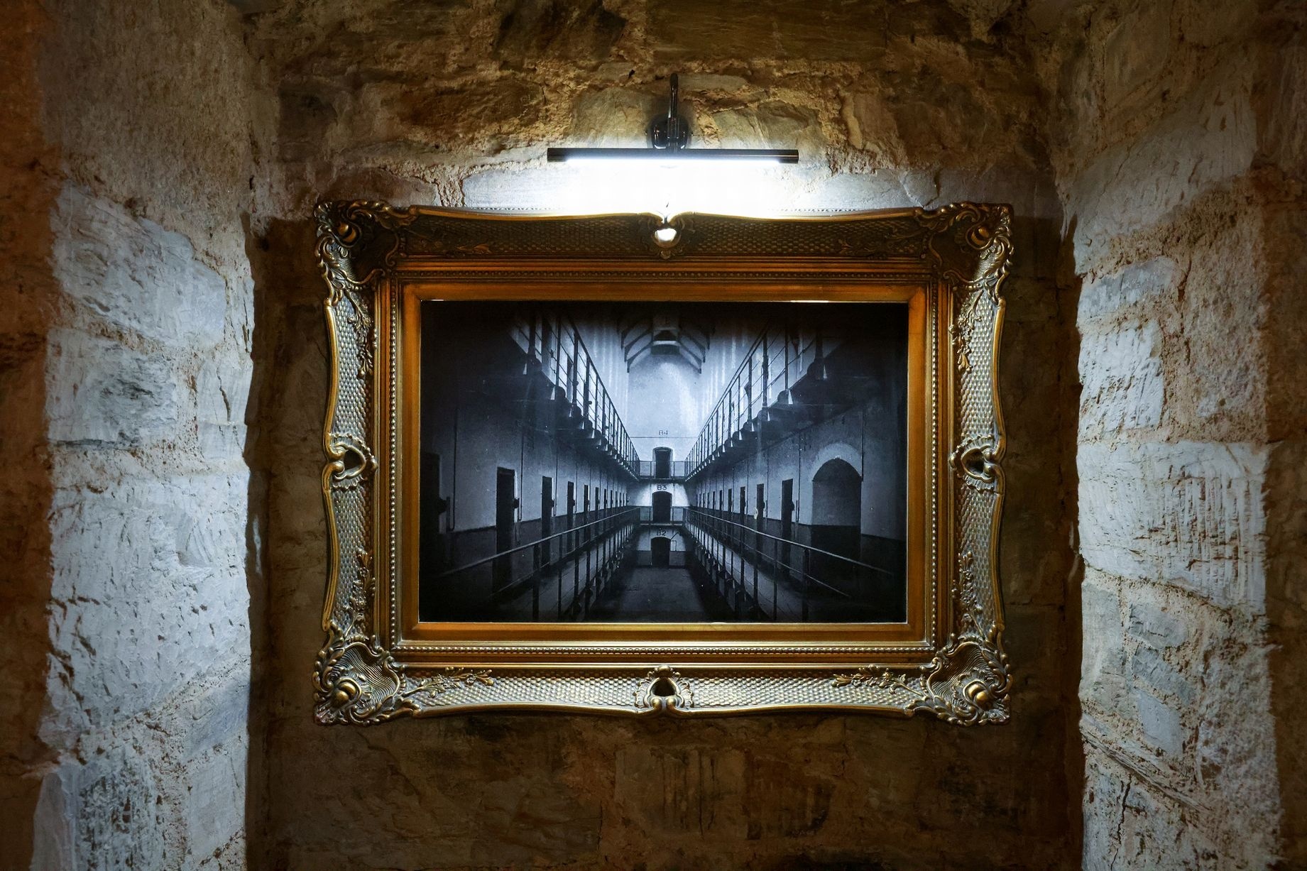 khach san nha tu anh 3