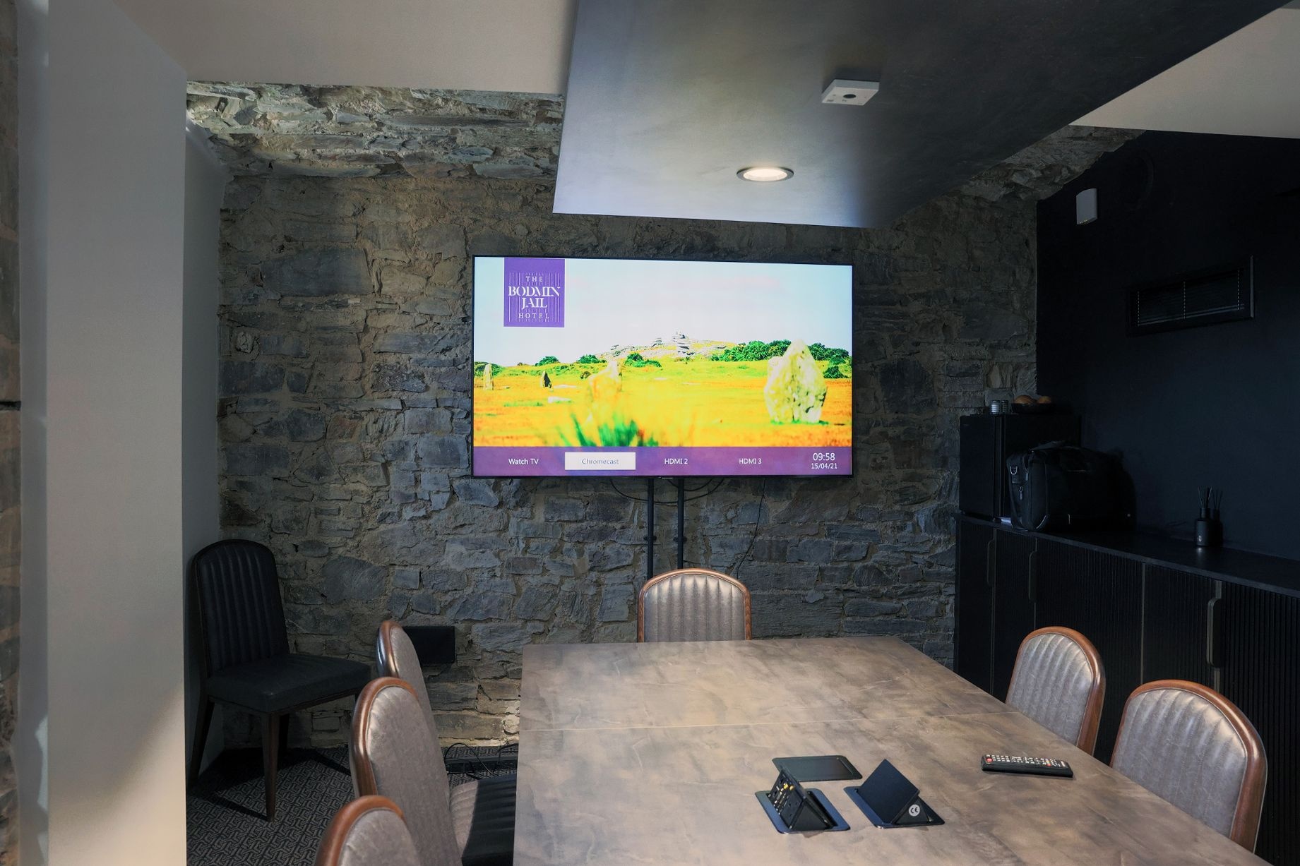 khach san nha tu anh 11