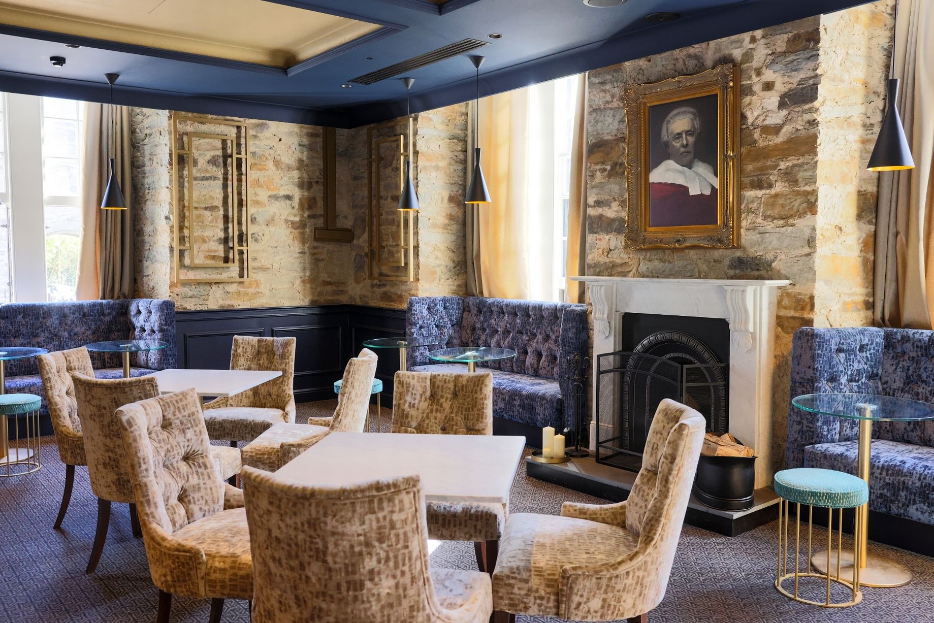 khach san nha tu anh 5