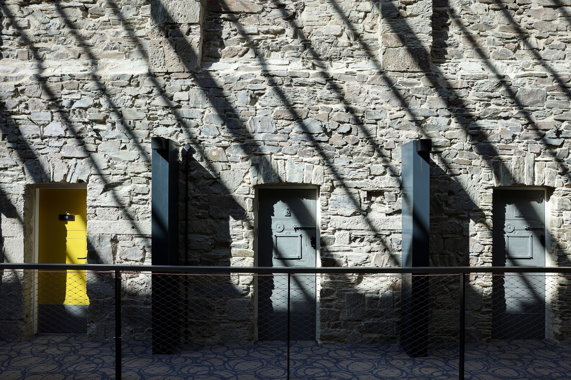 khach san nha tu anh 6