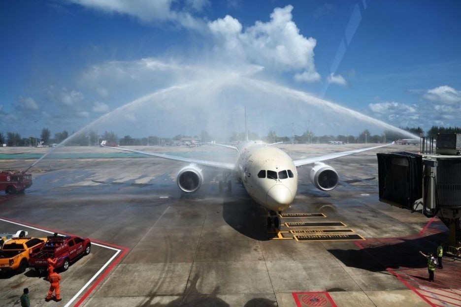 Phuket dung voi rong chao don khach nuoc ngoai quay lai hinh anh