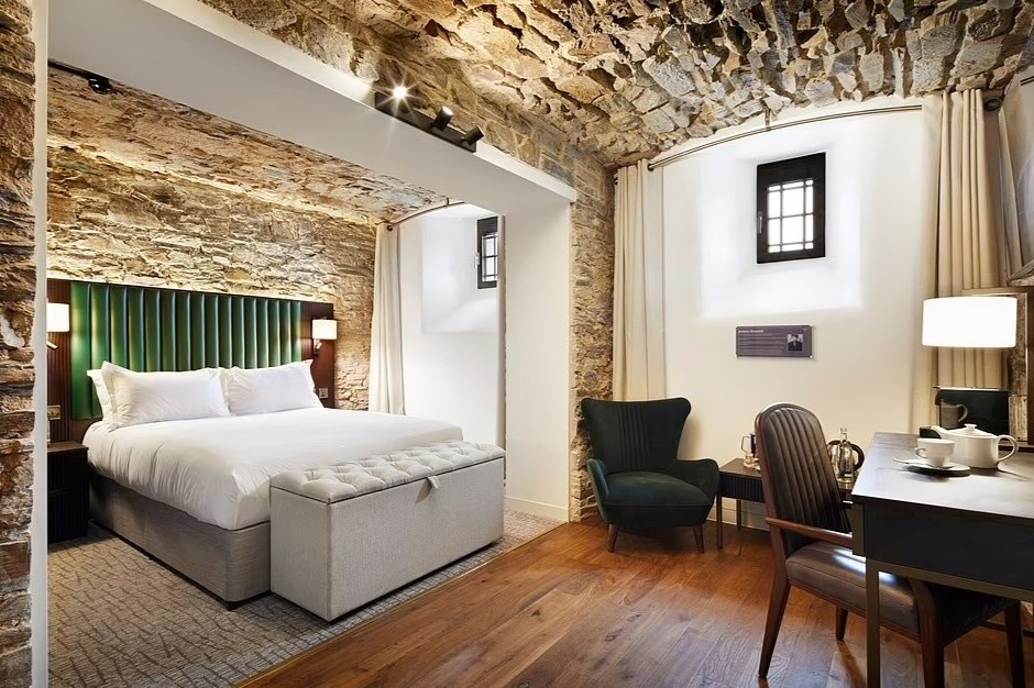 Chi hon 80 trieu USD bien nha tu thanh khach san sang trong hinh anh