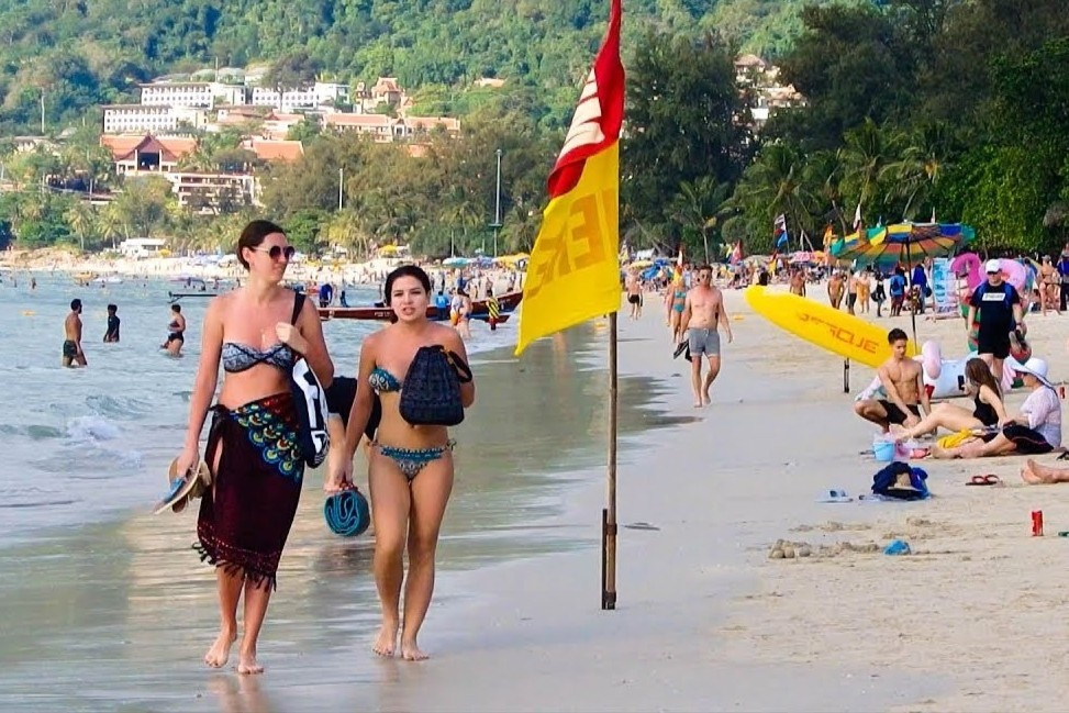 8.000 khach quoc te cho di du lich Phuket hinh anh