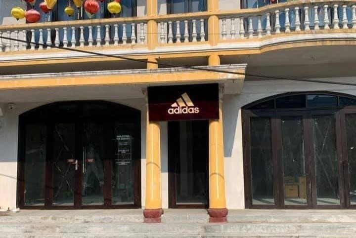 Cua hang hien dai theo phong cach pho co Hoi An hinh anh