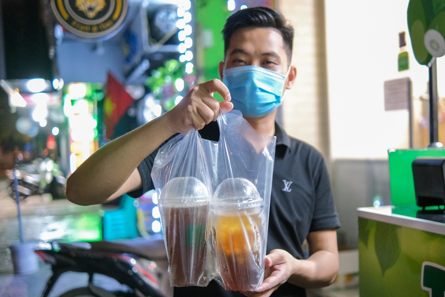 Ban mang ve 1.000 coc tra bi dao moi ngay o Ha Noi hinh anh