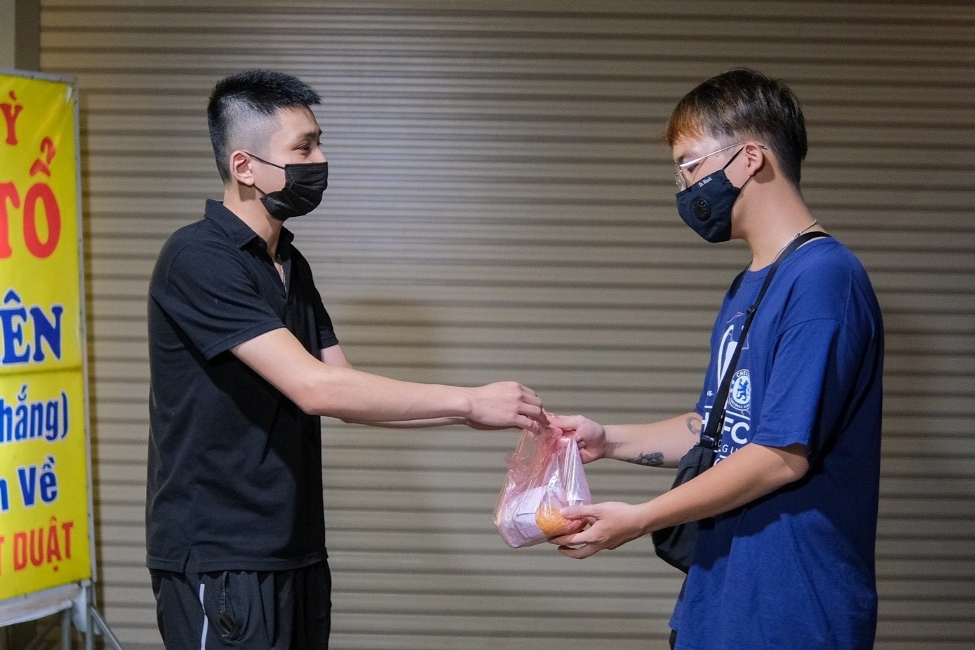 Quan an dem noi tieng Ha Noi mua gian cach hinh anh