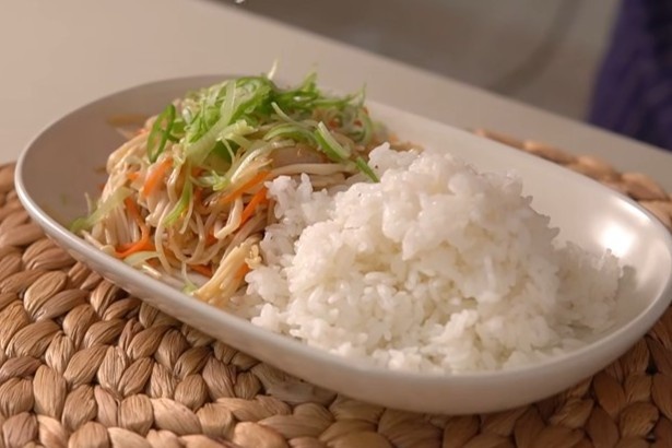 Nam kim cham xao cho bua com thanh dam hinh anh