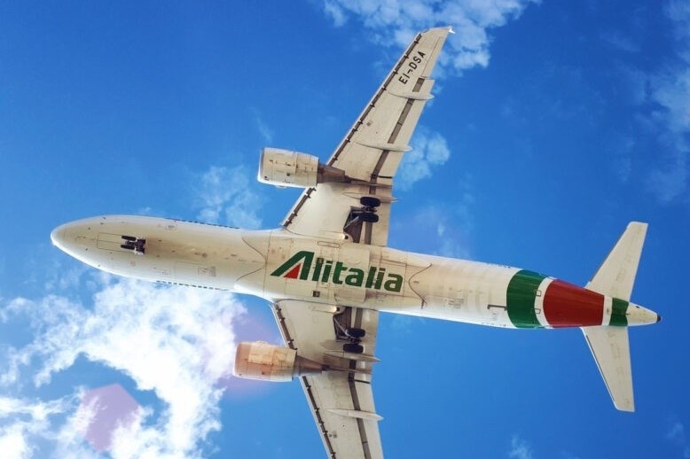 Hang hang khong lon nhat Italy dong cua hinh anh