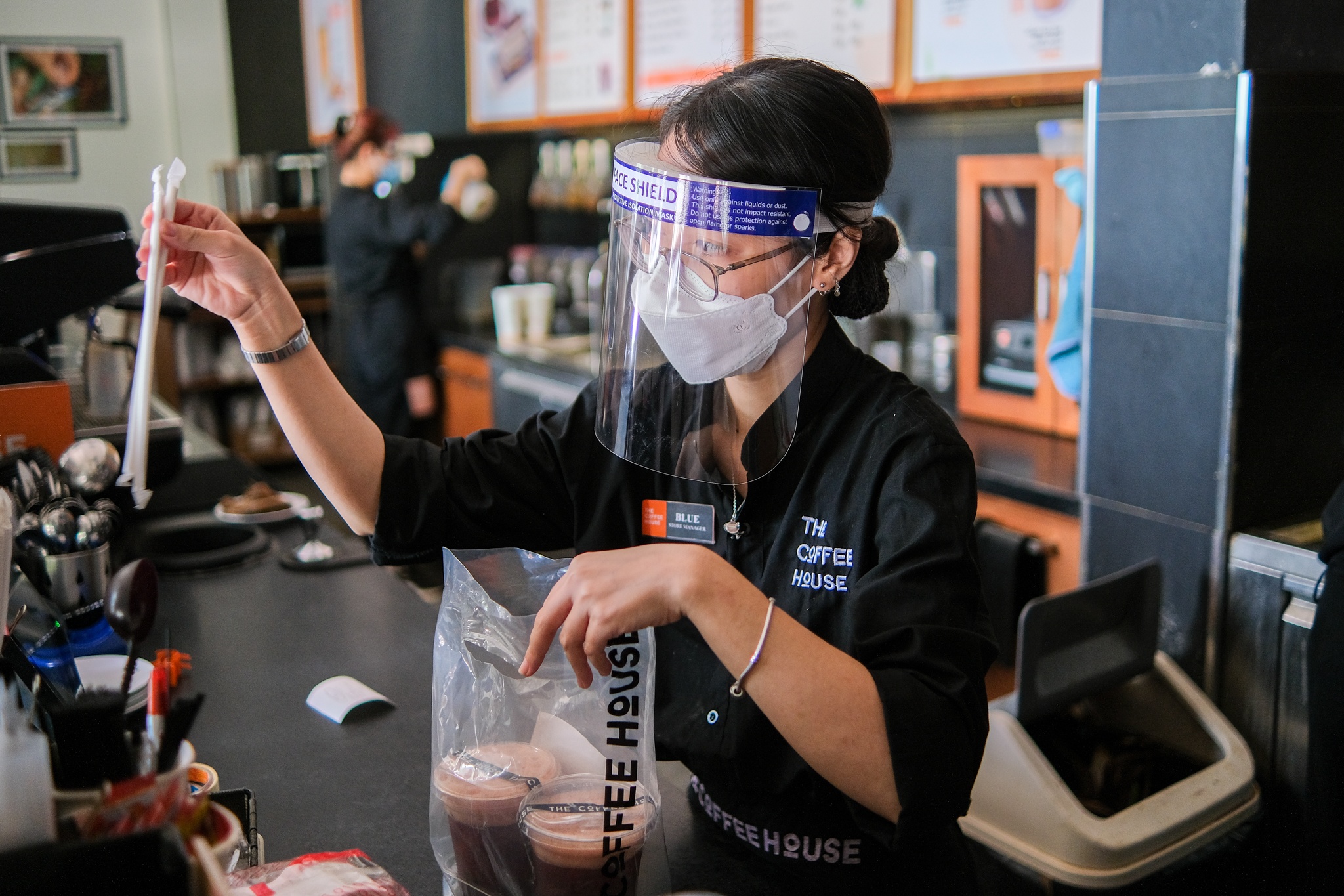 ha noi mo cua tro lai anh 1