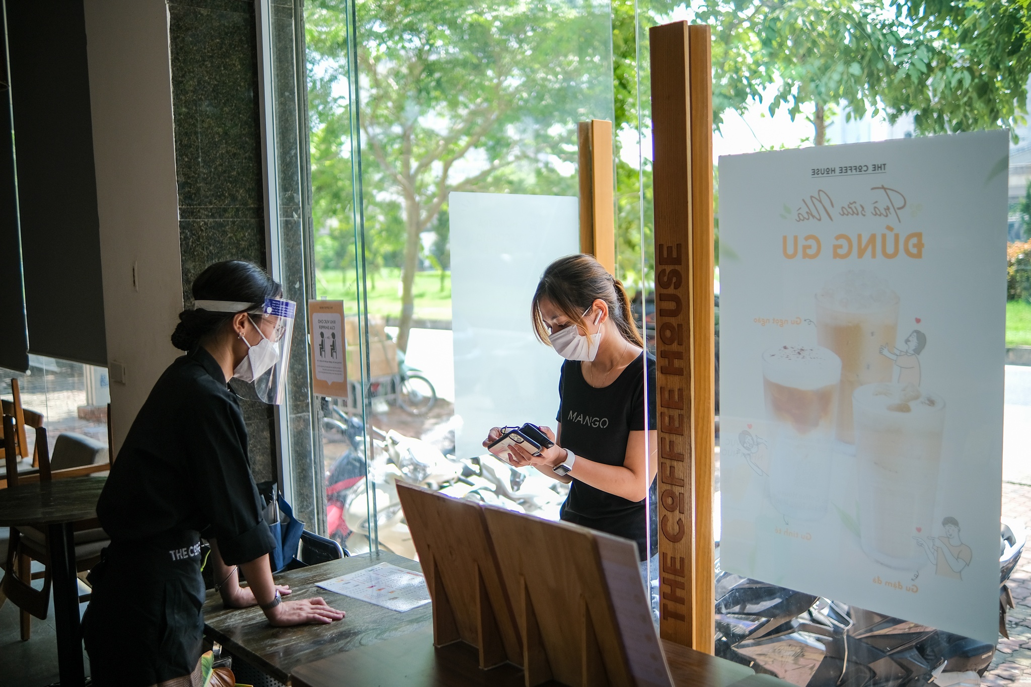 ha noi mo cua tro lai anh 4