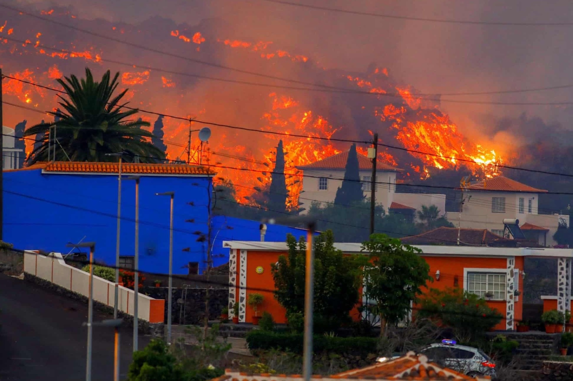 Nhieu ngoi nha o Tay Ban Nha bi thieu trui vi dung nham hinh anh