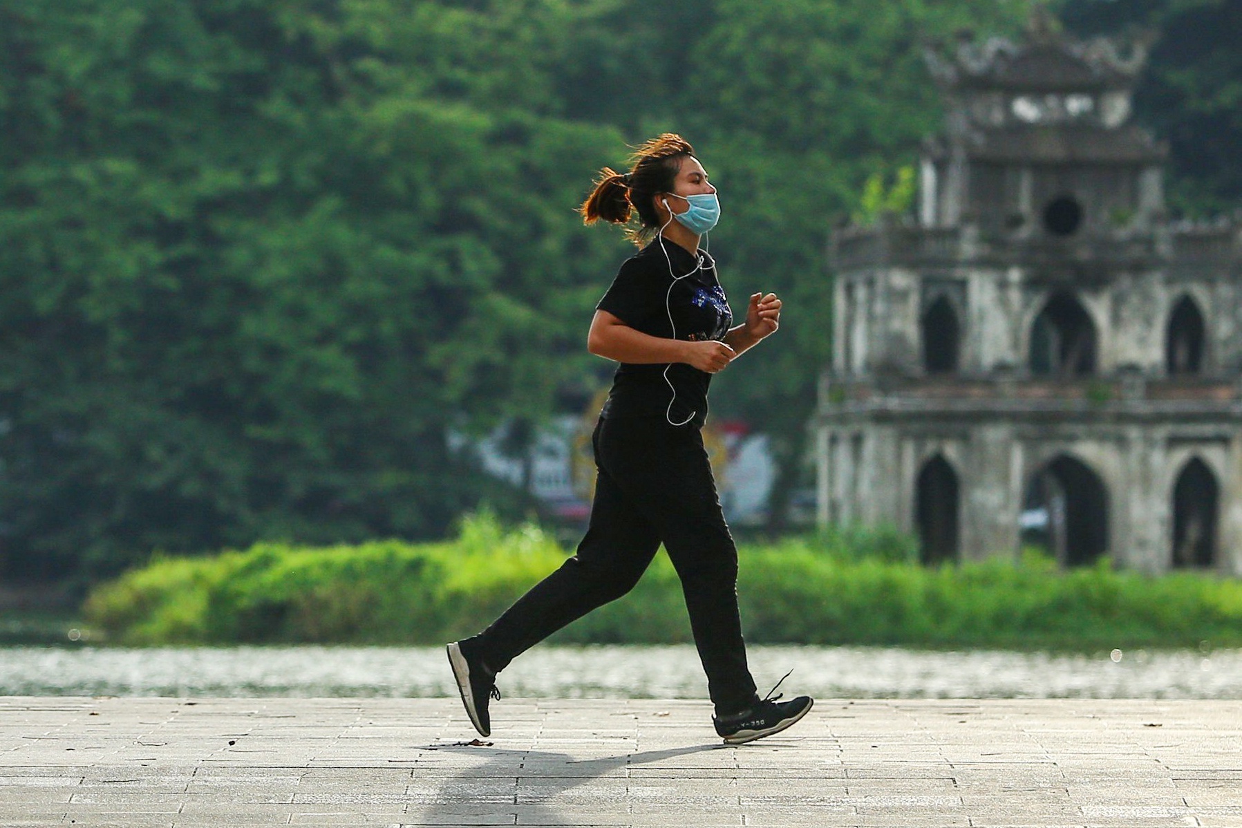 mo cua du lich anh 1