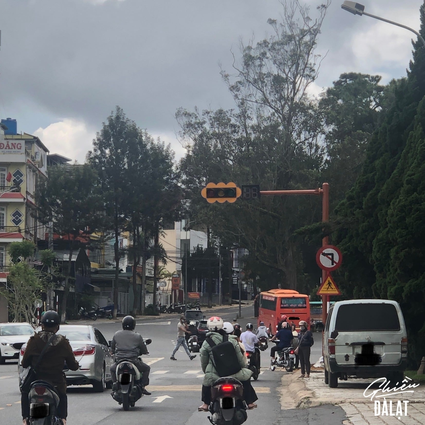 đèn giao thông đà lạt ảnh 1 den giao thong da lat anh 1