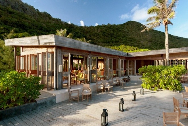 Khach san song sao sau 4 dot dich? hinh anh