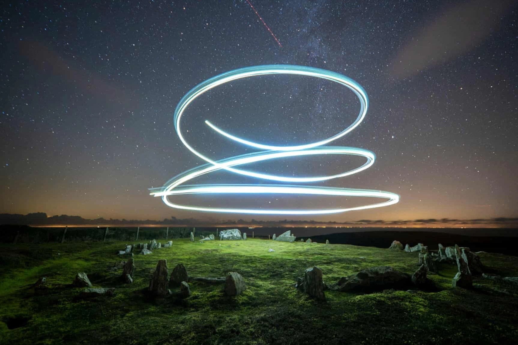 Choi voi anh sang tren hon ngoc cua bien ca hinh anh